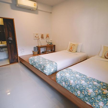 Sleepy House Chiang Rai Bed and Breakfast Exteriör bild