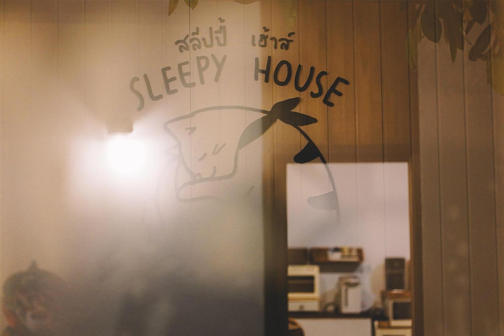 Sleepy House Chiang Rai Bed and Breakfast Exteriör bild